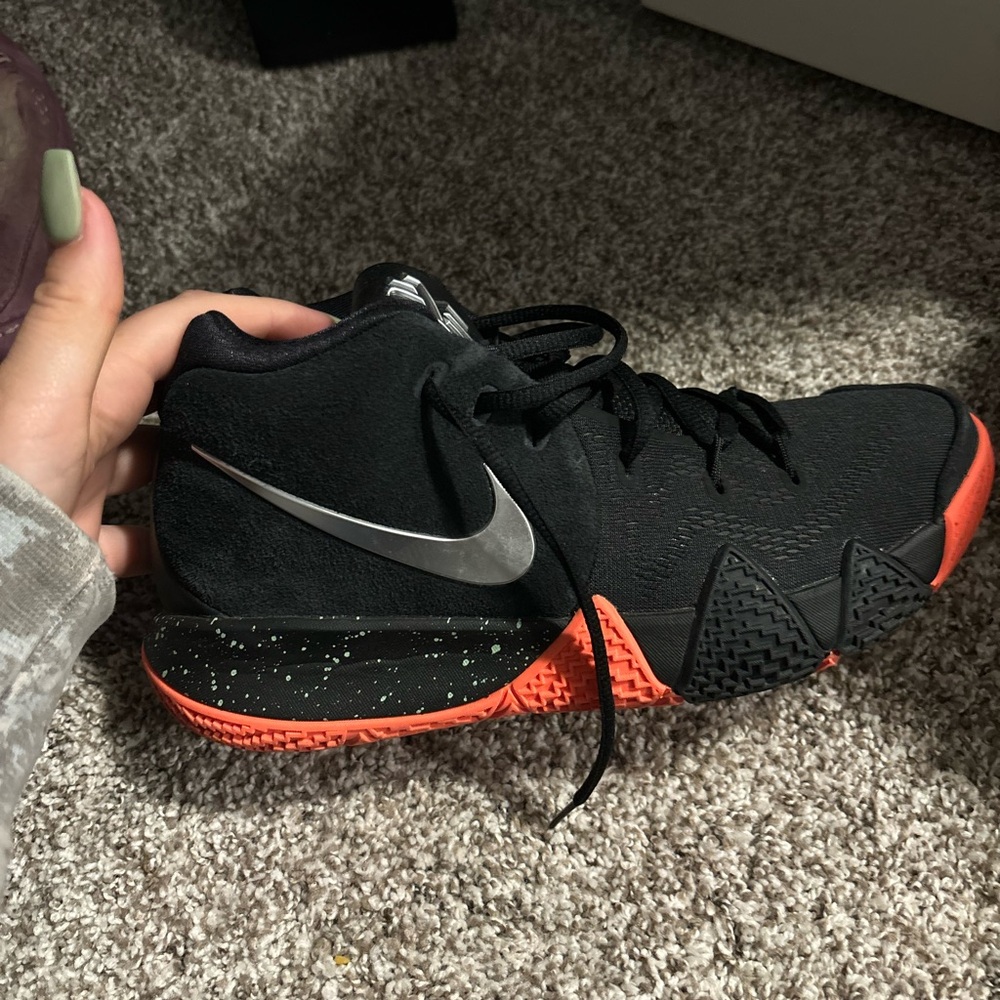 Basketball men’s shoes